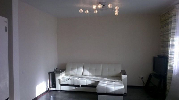 2-к квартира, Революции, 228